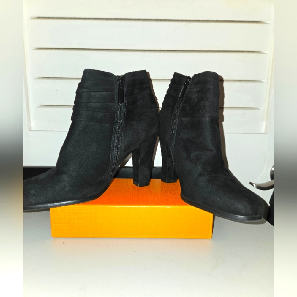Elegant Black Ankle Boots